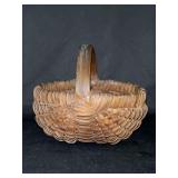 Antique hand-woven oak splint buttocks or melon basket, often used for gathering berries or eggs…..6-1/2 x 6 x 6-1/4 tall to top of handle