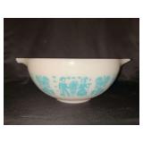 Pyrex Amish Butterprint Turquoise Cinderella Mixing Bowl…..2-1/2 qt…..design is in really good condition