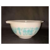 Pyrex Amish Butterprint Turquoise Cinderella Mixing Bowl…..1-1/2 pt…..design is in really good condition