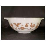 Vintage Pyrex Cinderella Mixing Bowl in the Early American pattern…..2-1/2 qt Cinderella Style…..design is very crisp and clear