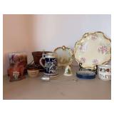 Nice grouping of home decor…..lamp is not tested