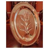 Vintage Wm Rogers Silver Plate # 810 Serving Meat Platter Footed Tree of Life.
Vintage Wm Rogers Silver Plate # 810 Serving Meat Platter Footed Tree of Life. Exterior 16.5' x 12' inches Interior 12' x