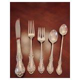 Sterling 'Wild Rose' pattern 5 piece place setting, knife, dinner fork, salad fork, dinner spoon, tea spoon. Weighs 144 grams.