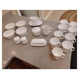 Corning Dinnerware 19 pieces with lids and saucer. See pics.