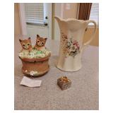 Collectible kitchen timer, designed to look like a terra cotta pot filled with two kittens nestled among daisies. VTG 1996 CLASSE Fine Collectible Timepiece miniature gift box featuring a picture fram