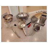 Mixing, Draining, Straining, Sifting, Shredding, 13 pieces. See Pics.