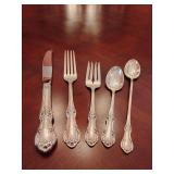 Sterling 'Wild Rose' pattern 5 piece place setting, knife, dinner fork, salad fork, dinner spoon, tea spoon. Weighs 143 grams.