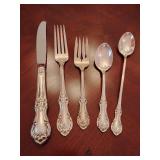 Sterling 'Wild Rose' pattern 5 piece place setting, knife, dinner fork, salad fork, dinner spoon, tea spoon. Weighs 144 grams.