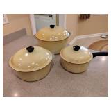 Vintage Club Aluminum cookware set, yellow.