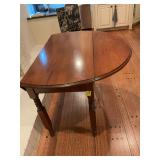 Antique Cherry Wood drop leaf table. 42 x 46“ x 29 1/2“ with each drop leaf being 13 inches. Great condition