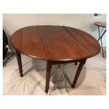 Beautiful gate leg table. In excellent condition. Has one hinge that needs minor repair and new screws. ￼ 54” x 47”.