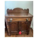 Antique Eastlake Victorian Walnut washstand. 30“ x 16“ x 35“.