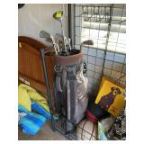 Vintage golf bag with 7 irons, 1 club and 1 putter