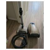 Kenmore elite 700 series HEPA media filtration ultra plush vacuum system. Untested.
