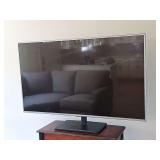 LG 55LB6100 55-in Smart TV. Has bracket on back for mount but no wall mount inclued. Untested.