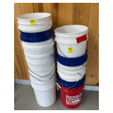 18 5 Gallon Buckets