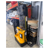 Big Joe 2200lb Capacity Lift, does not run