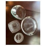 4 glass serving pieces