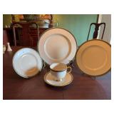 Lenox 5 Piece Pl. setting “Patriot” pattern. Includes a 10 1/2 inch dinner plate, 8 1/2 inch salad plate, 6 1/2 inch dessert plate and a cup and saucer