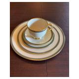 Lenox 5 Piece Pl. setting “Patriot” pattern. Includes a 10 1/2 inch dinner plate, 8 1/2 inch salad plate, 6 1/2 inch dessert plate and a cup and saucer