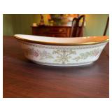 Lenox gold rimmed 10 inch serving bowl. Pattern is Castle Garden. ￼