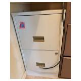 Two drawer metal filing cabinet 15“ x 18“ x 28“￼