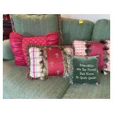 4 small decorative pillows