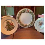 12 pieces of Saint Nicholas Fitz and Floyd China. Three dinner, three dessert and three salad plates. One dinner plate and one salad plate does a have chip as shown.