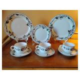 Vintage Villeroy & Boch 9 various pieces, in the discontinued "Palermo" pattern, featuring a pink morning glory design with brown trim. Vitro-porcelaine.