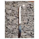 Cutco Table Knife (Model 1759W) features a Pearl White ergonomic handle and a serrated Double-D edge blade. 8 1/2" L