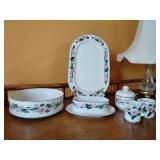 Vintage Villeroy & Boch 6 piece serving set. Vitro-porcelaine.