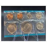 1973 Uncirculated Mint Set - mint P & D - in original envelope - 1 penny in set on left is mint S