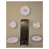 Decorative vintage plates and bowls as wall hangings. 5.25-9 in. Does not include candle holder.