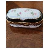 Limoges porcelain trinket box. 2 in X1 in tall.