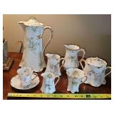 Havilland Limoges France various porcelain pieces. See all photos.