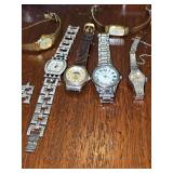 Grouping of ladies watches. Batteries need replaced. Two Seiko