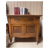 Antique oak wash stand…..32-1/4 x 19-1/2 x 30 tall…..CONTENTS ON TOP OR INSIDE NOT INCLUDED