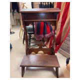Vintage wooden prayer kneeler…..22 x 21 x 34-3/4 tall