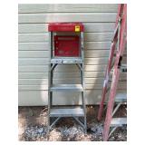Blue ribbon 4 foot A frame ladder with painters tray