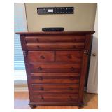 Nice chest of drawer 40“ x 19 1/2 x 54 1/2“
