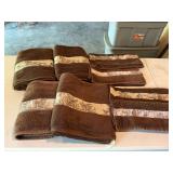 Toile custom made towels and hand towels￼, 4 of each