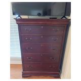 Beautiful 5 drawer chest of drawers, 40” x 20” x 55”