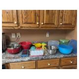 Mix grouping of Tupperware and other plasticware along with two different sets of three-piece mixing bowls