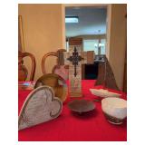 Six pieces of home decor