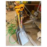 4 True Temper and Husky Shovels