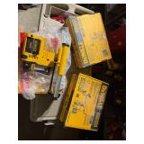 3 Dewalt DWH303DH Dust Extractor