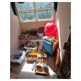 Vintage toys as shown. Untested and unsure if all parts are there.