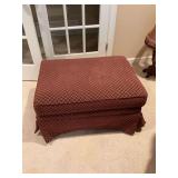 Footrest that matches lot number 271 and 272. 34“ x 25“ x 18“. Top does need cleaned.