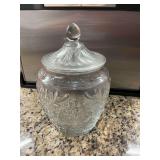Vintage AnchorHocking sandwich tiara clear glass cookie jar with lid, Daisy. 10” x 7”
