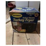 Indoor electric turkey fryer